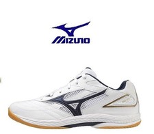 Nuove scarpe da tennis da