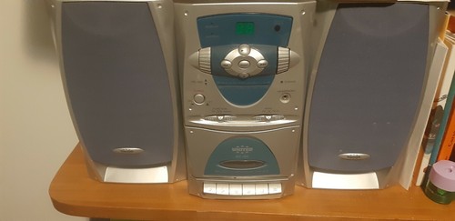 Stereo con due casse marca - due,