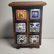 Mobiletto in legno per tè