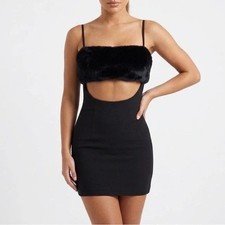 Armadio nudo nero pelliccia