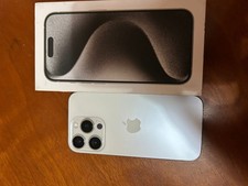 Apple iPhone 15 Pro - 256GB - Titanio Naturale (sbloccato)+Stock Di Cover Varie