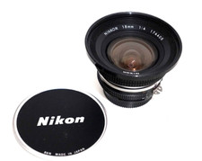 EXC+++ TOP+++ Nikon Nikkor 18mm f/1:4 Ai Ultra Wide Angle + Lens Hood HN-15
