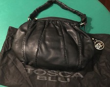 BORSA TOSCA BLU IN PELLE NERA CON NERVATURE 