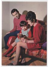 famiglia anni 60 foto cartolina d'epoca mamma papà bambina orso peluche