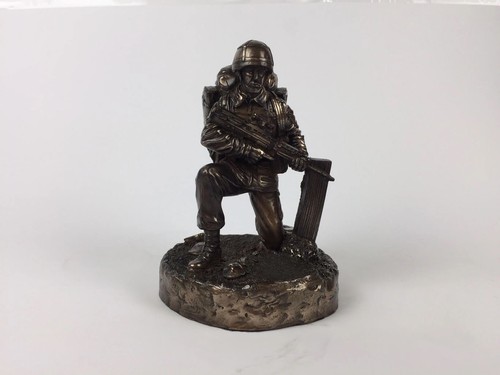British kneeling soldier - british,