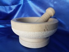 Mortaio e pestello in pietra