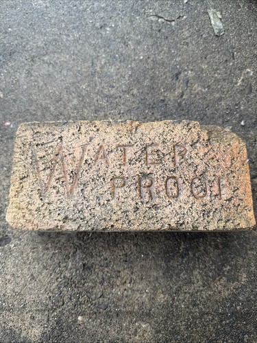 Antico mattone etichettato