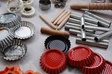 Lotto 51 pezzi utensili pasticceria cucina Vintage formine coppapasta mattarello