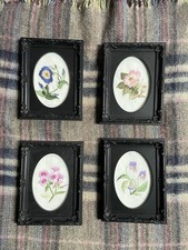 Campioni floreali ricamati a