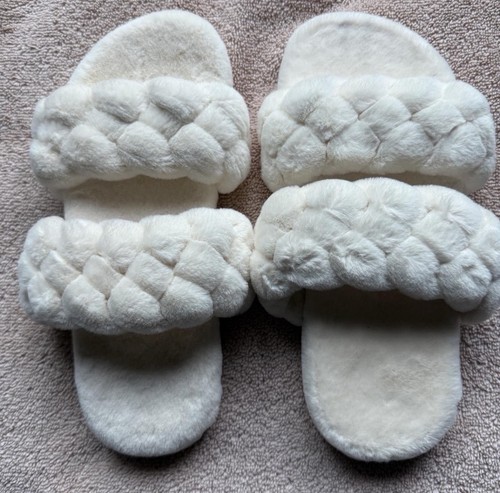 Mixx shuz fur sandals - •,