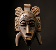 Maschera tribale africana in