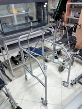 Deambulatore da esterno con appoggio ascellare