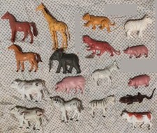 Lotto di 17 animali giocattolo