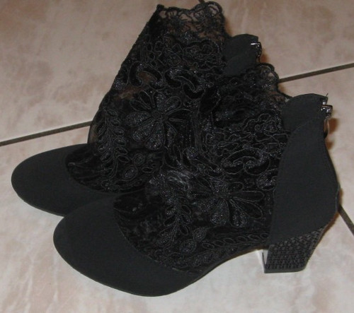 Stivaletto nero con - , pizzo