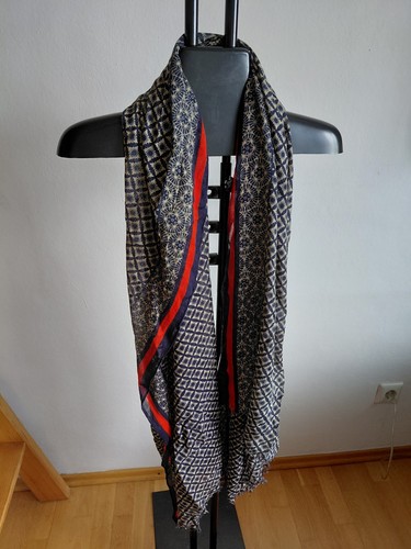 Sciarpa design come nuova