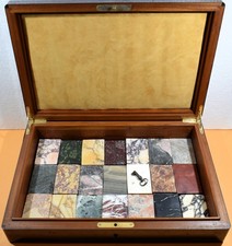 Collezione di 21 frammenti di marmi, porfidi e alabastri di estrazione antica.