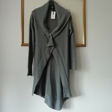 Cappotto grigio asimmetrico in