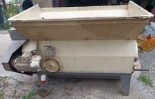 DIRASPATRICE ELETTRICA CON POMPA CENTRIFUGA APRIBILE PER UVA (MODELLO LUCCA)