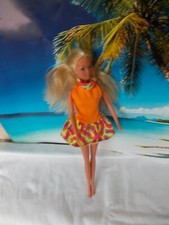 Barbie Puppe, mit orange