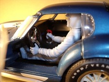FIGURINE 1/18  DAN  GURNEY