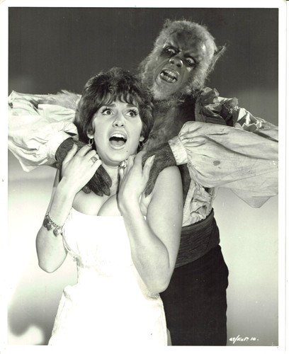 Oliver reed yvonne romain - oliver, the