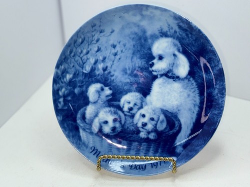 Piatto cuccioli barboncino blu
