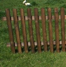 Recinto in legno per aiuola