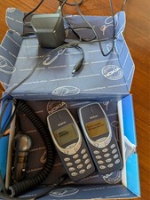 Nokia 3310 - 2 telefoni, caricabatterie da muro, da auto e scatola