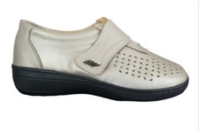 7178 SNEAKERS TRAFORATA IN PELLE CON PLANTARE ESTRAIBILE STILE DI VITA