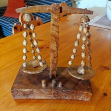 Bilancia decorativa in legno