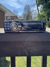 Alpine Car CD MP3 AUX USB
