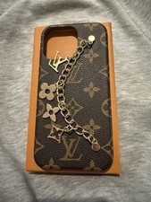 Louis Vuitton Custodia Monogram Pallas per iPhone 14 Pro Max 