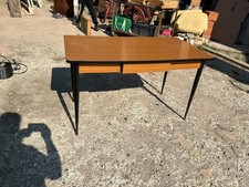 TAVOLO VINTAGE ANNI 60 CON PIANO IN FORMICA E GAMBE IN METALLO
