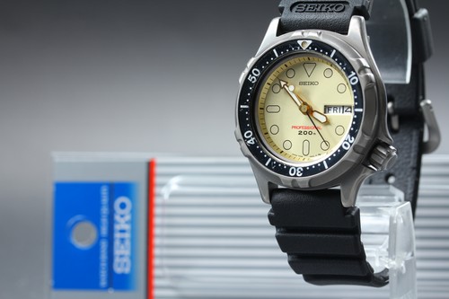 Quasi come nuovo orologio - [quasi, nuovo]