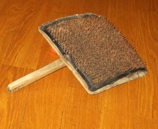 ANTICO PETTINE PER ANIMALI / CARDATORE