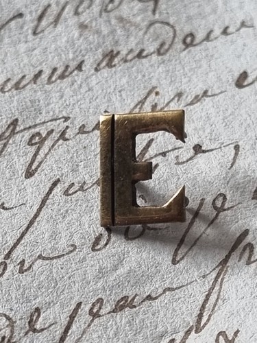 Monogramma lettere ottone e - monogramma,