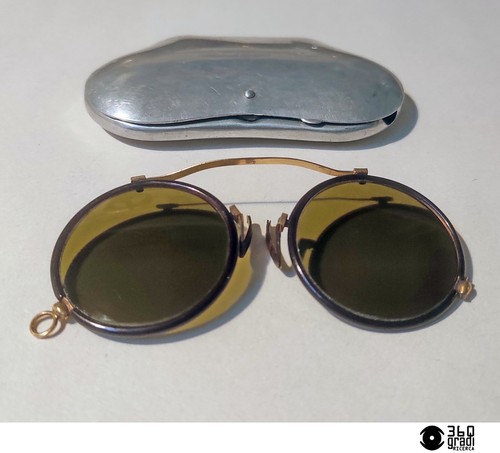 Antichi occhiali pince nez con - occhiali, pince-nez