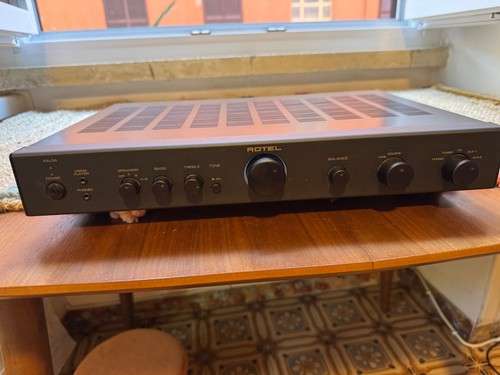 Rotel black integrated - rotel,