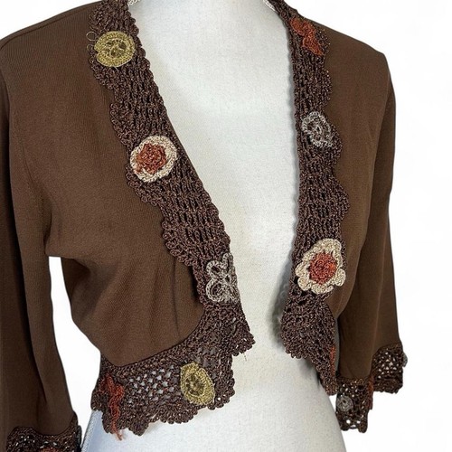 Cardigan marrone all'uncinetto