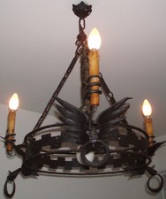 Antico lampadario in ferro