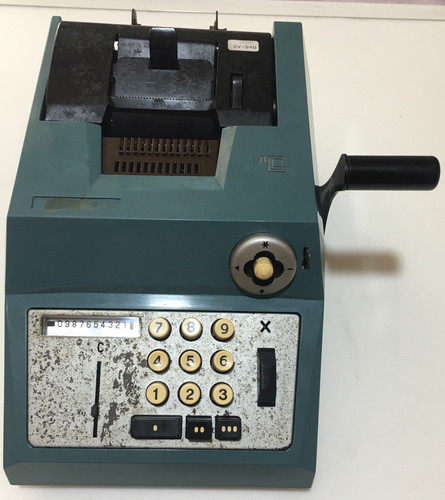 Calcolatrice meccanica vintage