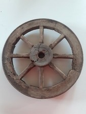 Antica piccola ruota di carretto 