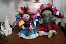 coppia bamboline fatte a mano in pezza folkloristiche h.cm 24 e cm 28 leggi....