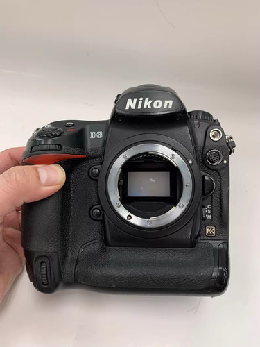 Nikon 1mp digital - 12.1mp, slr