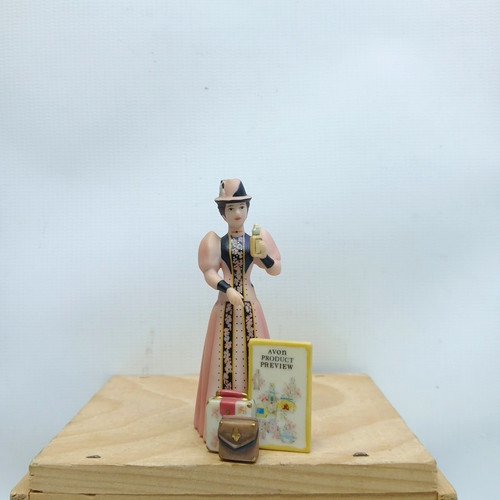 Avon 2004 mrs albee statuina - avon,
