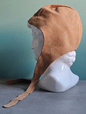 Cappellino con cappuccio