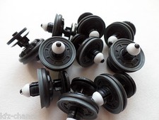 Clip fissaggio pannello porta