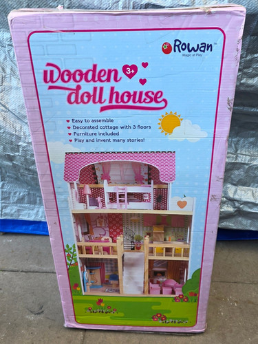 Grande casa delle bambole alla