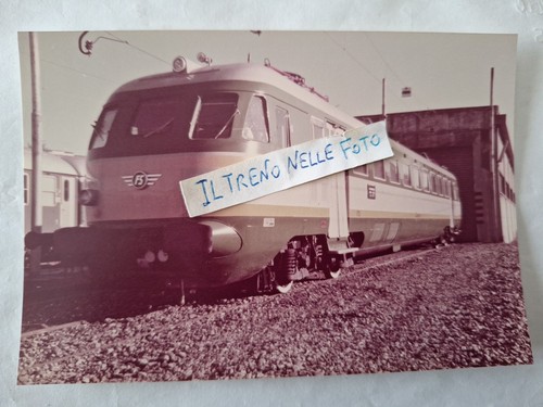 Fotografia deposito locomotive - fotografia,