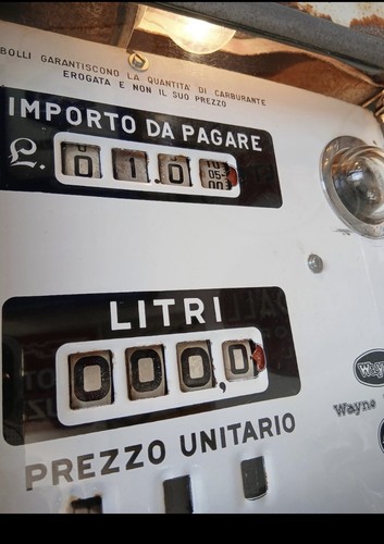 Distributore pompa benzina - pompa, di